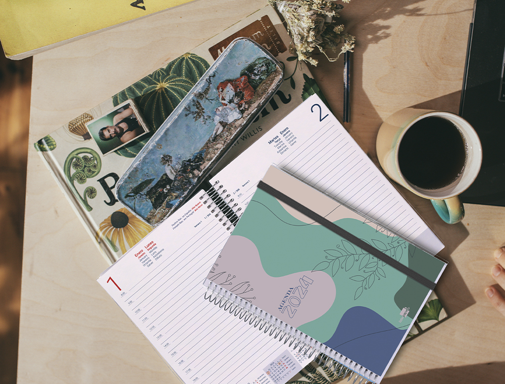 AGENDA ESPIRAL LIDERPAPEL TINOS A5 2024 DIA PAGINA PORTADA POLIPROPILENO PERSONALIZABLE PAPEL 70 GR